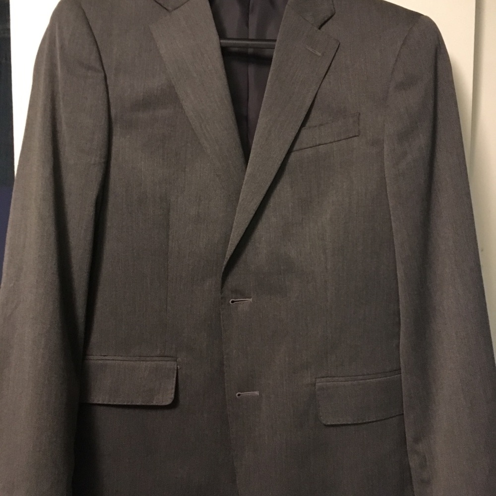 Men’s J Ferrar Slim dark gray suit